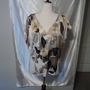 Women's Flutter Sleeve V-Neck Top Color: Lush Garden Ao Biscotti ***NWT***